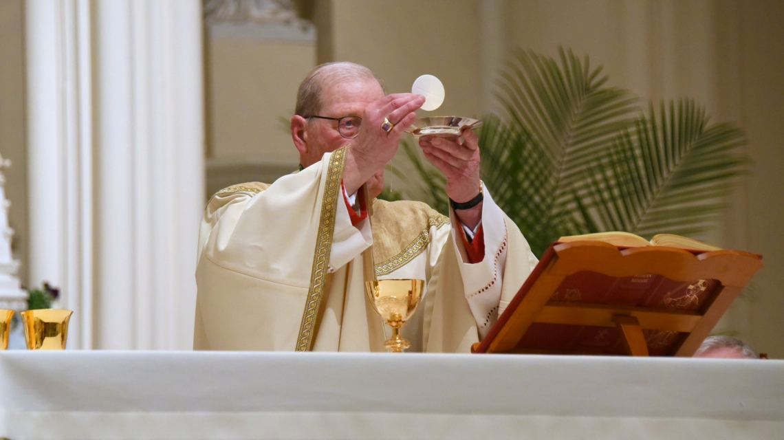 Bishop Deeley holding up the Eucharist