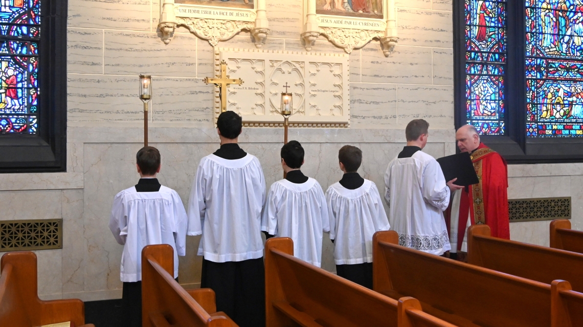 Altar servers and Father Daniel Greenleaf