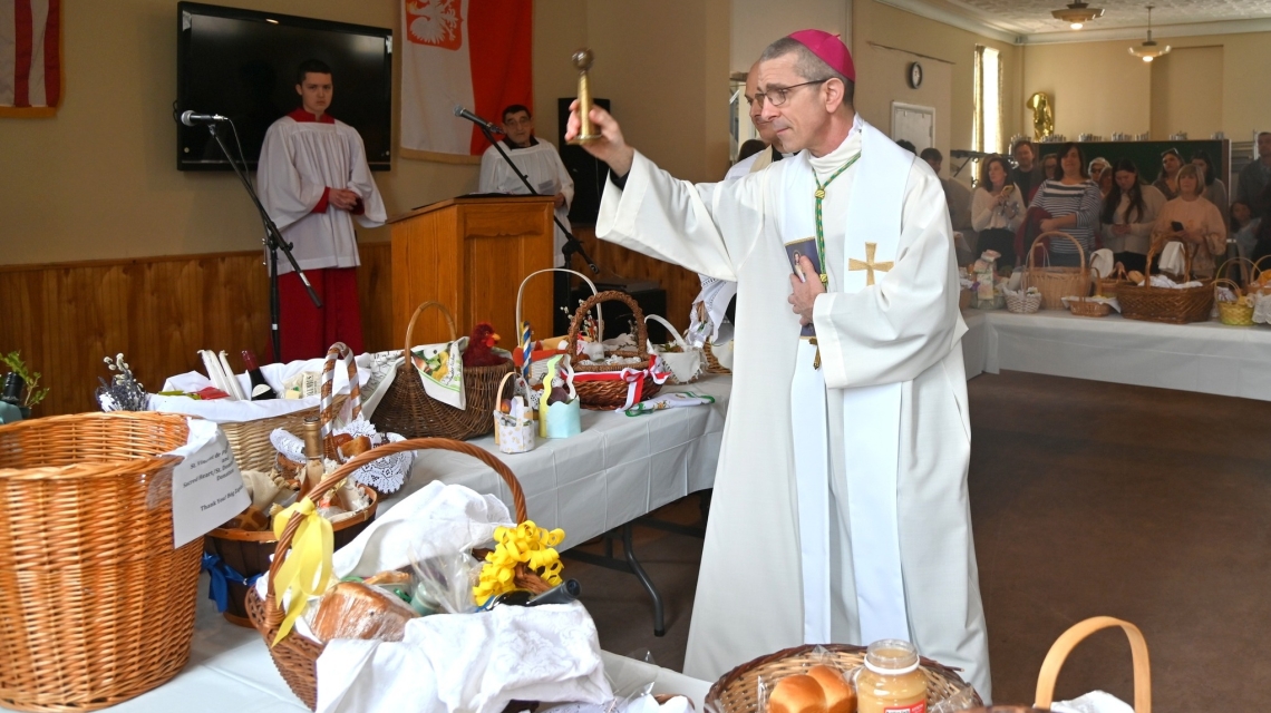 Bishop Ruggieri blesses Easter baskets.