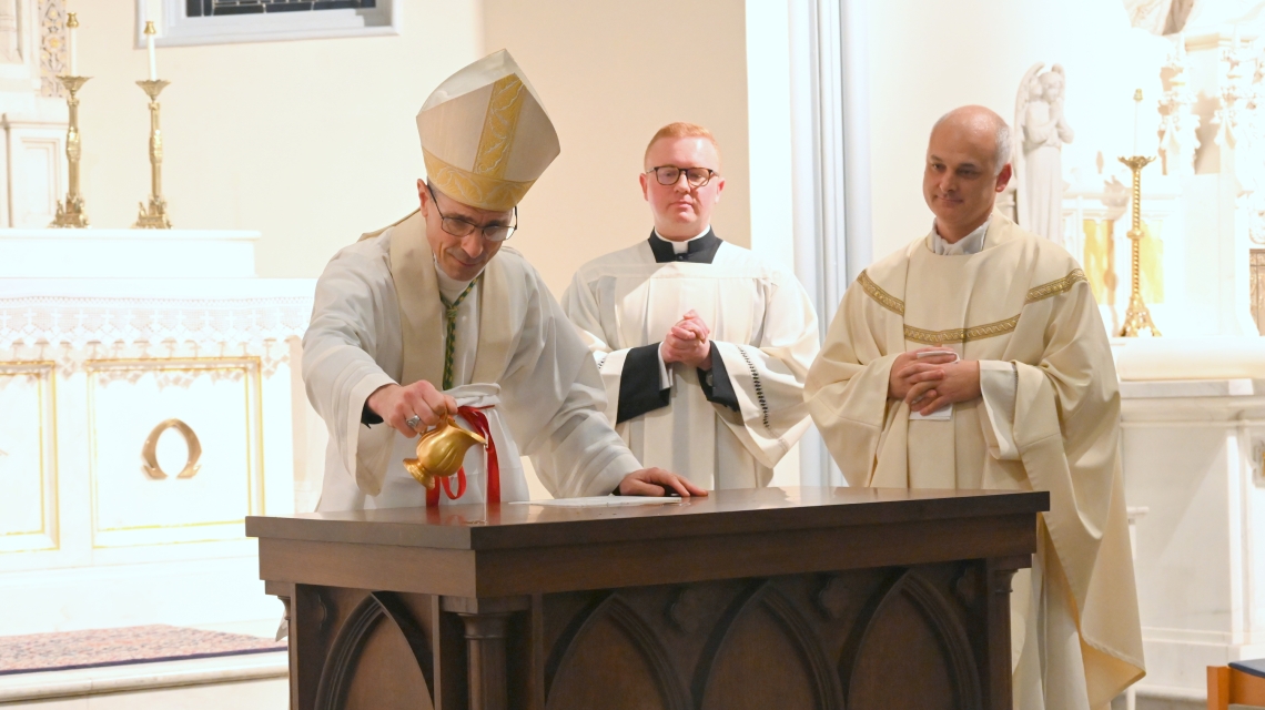 Bishop Ruggieri anoints the altar with sacred chrism.
