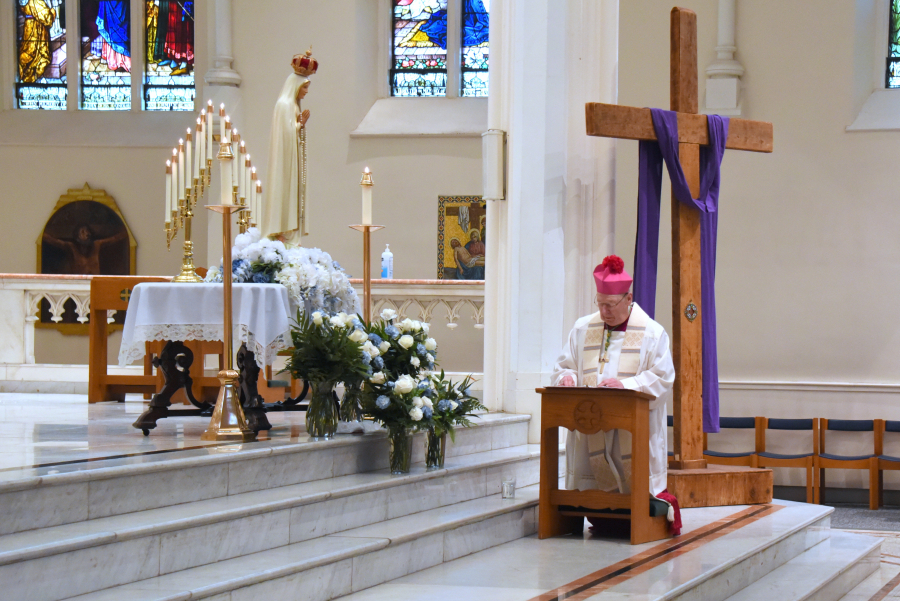 Bishop Deeley prays the Rosary
