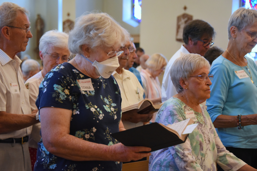 Deeley presents the Matthew 25 Award to the St. Thérèse Food
