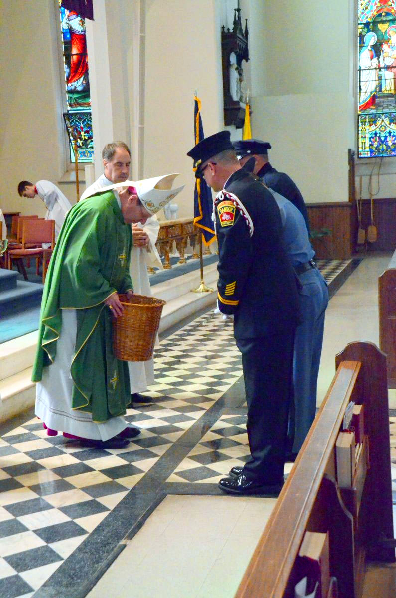 Bishop accepts offertory collection at Blue Mass 2017