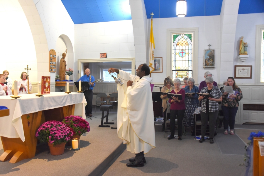 Father Anthony Kanagaraj Chinnaiyan, HGN incenses the altar and Blessed Sacrament.