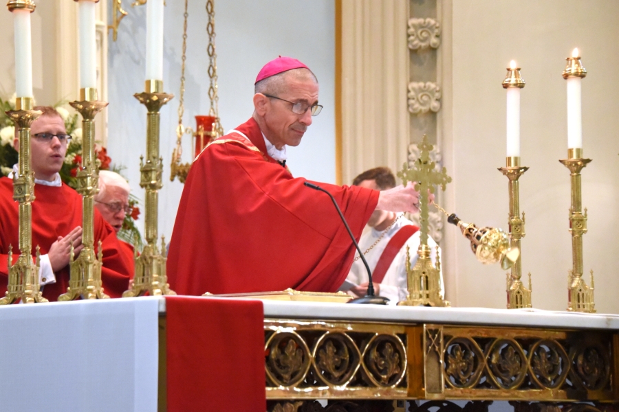 Bishop Ruggieri incenses the altar.