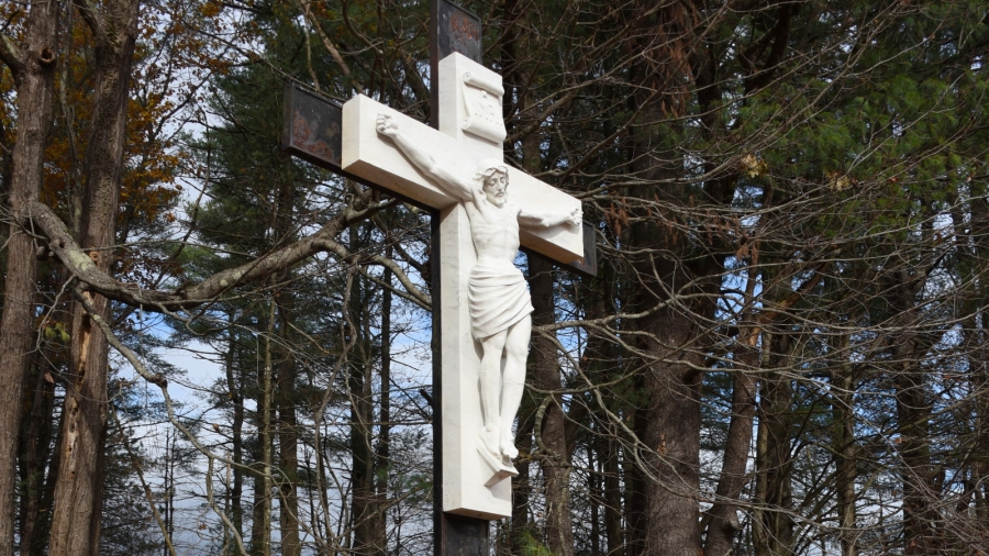 The crucifix at Mount Calvary Cemetery