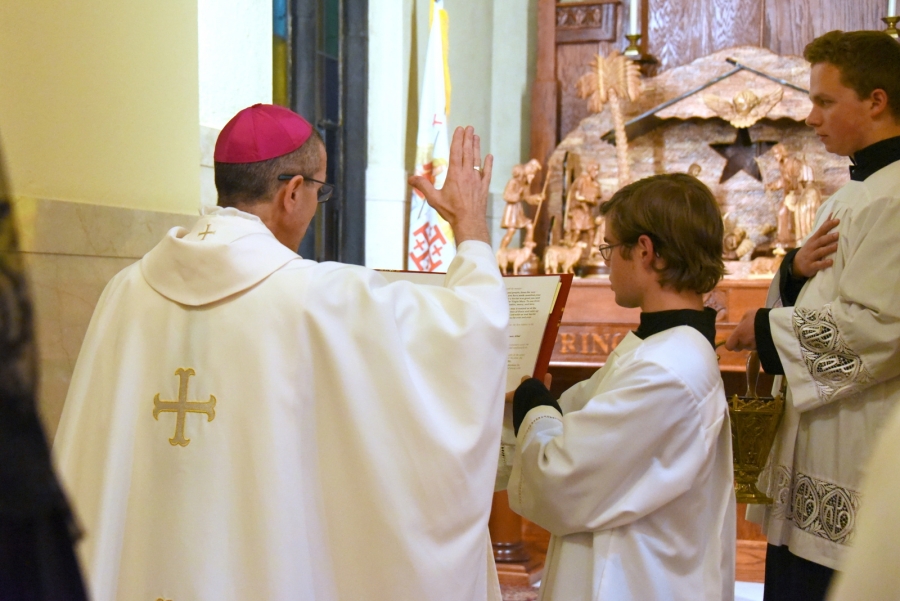 Bishop Ruggieri blesses the altar.