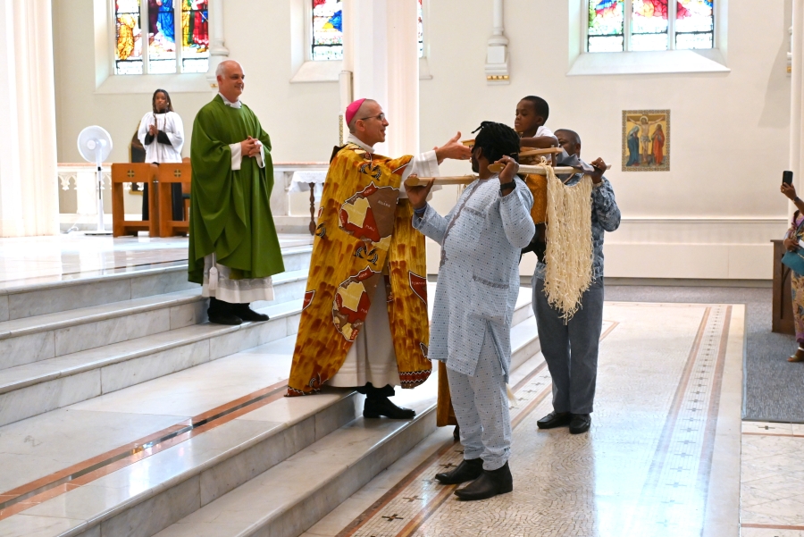 A child presents the Book of the Gospels to Bishop Ruggieri.