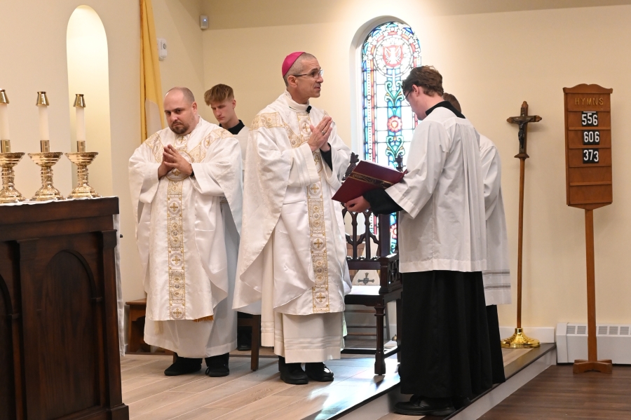 Bishop Ruggieri shares the opening prayer.