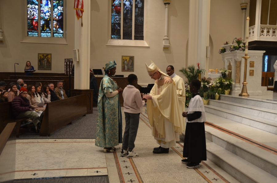 Bishop receives bread and wine from parishioners