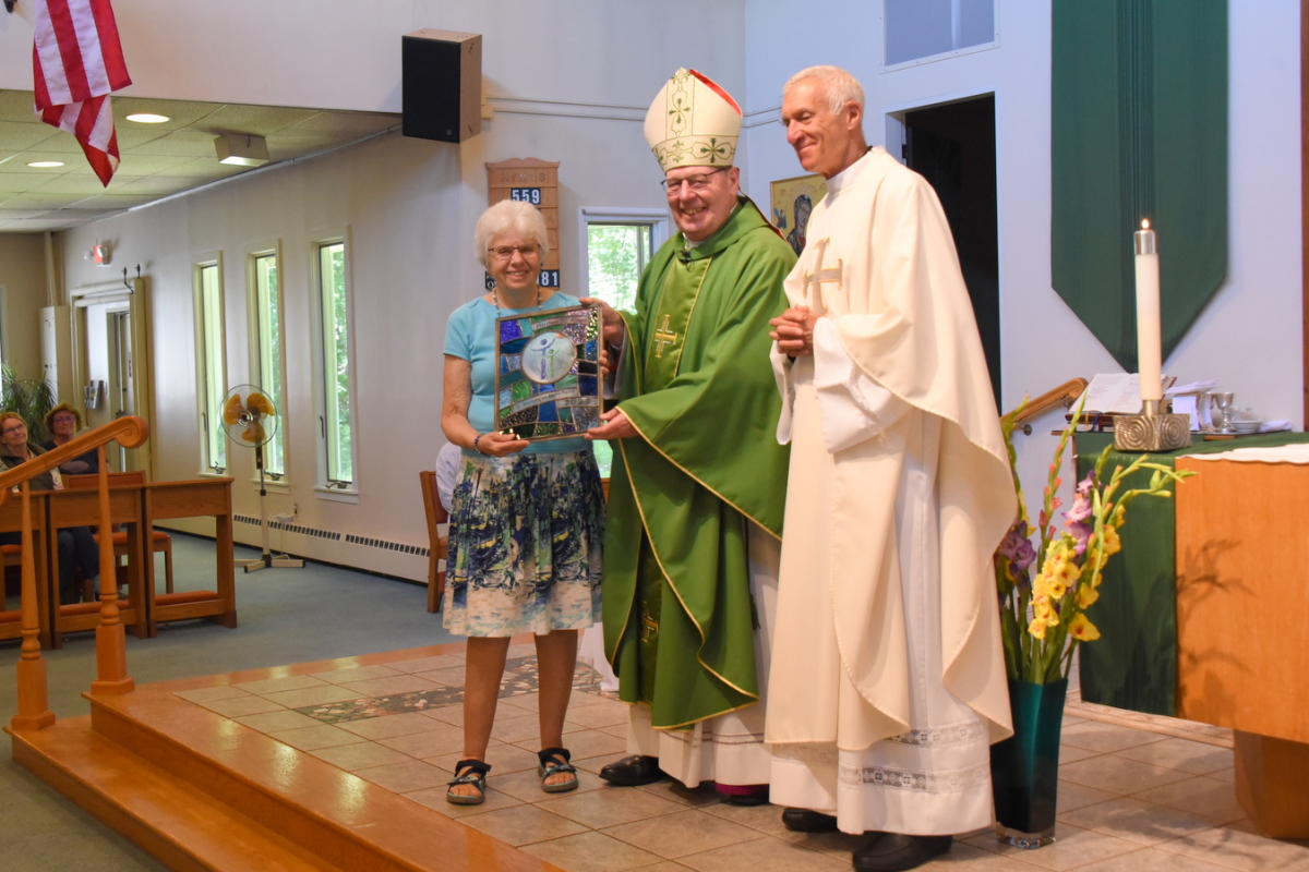 Bishop Deeley presents Matthew 25 Award