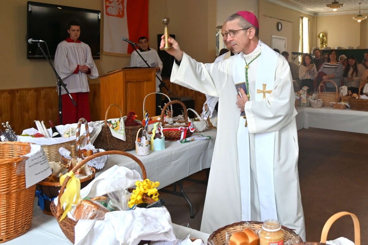 Bishop Ruggieri blesses Easter baskets.