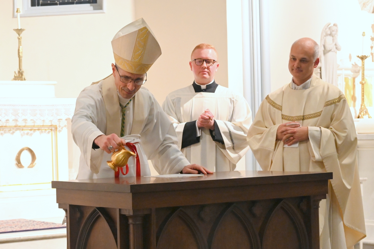 Bishop Ruggieri anoints the altar with sacred chrism.