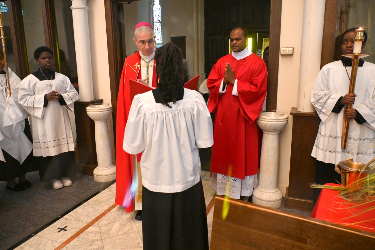 Bishop Ruggieri blesses palms at the beginning of the Mass.